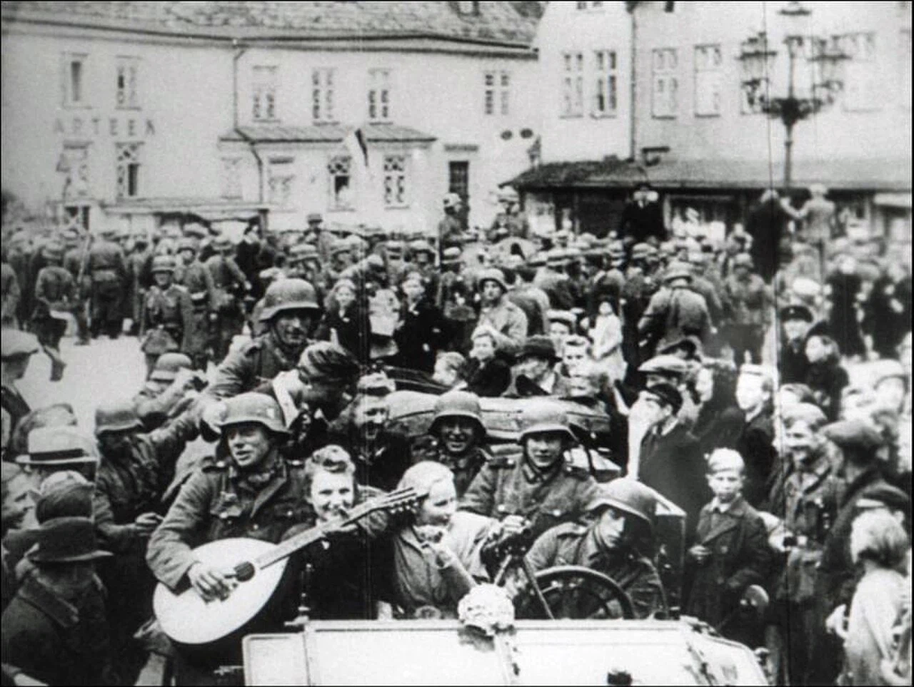 German troops entering Tallinn, 1941 newsreel frame